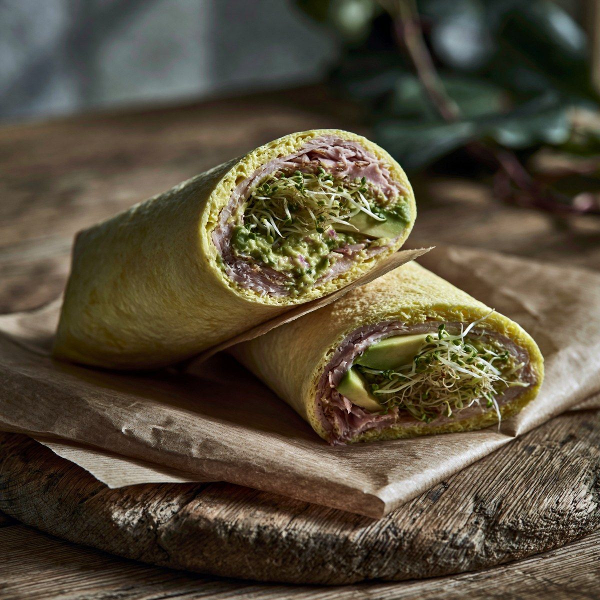 Egg Wrap with Avocado, Turkey & Sprouts