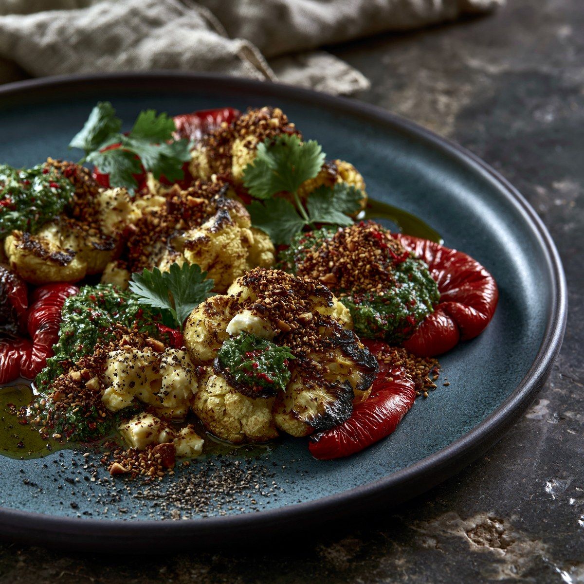 Geroosterde bloemkool met paprika, salsa en dukkah